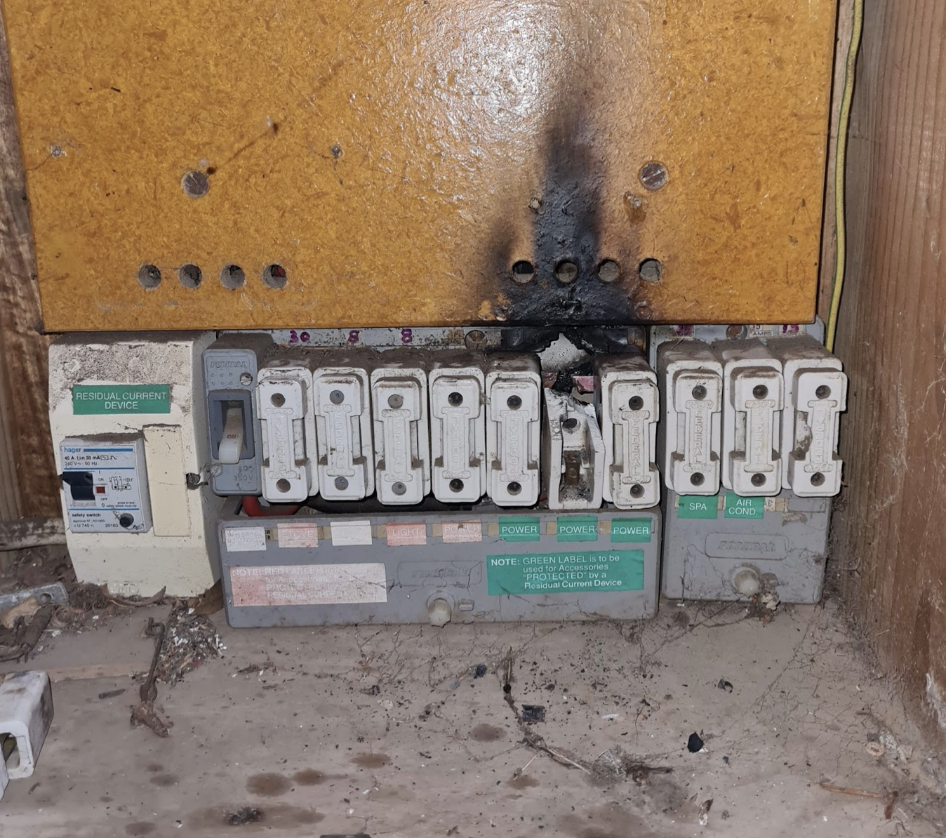 Electrician Sunbury, Electrician Melton, Electrician Essendon, Electrician Moonee Ponds, Electrician Gisborne, Electrician Melbourne, Power Outage Melbourne, Power Outage Sunbury, Power Outage Melton, Power Outage Essendon